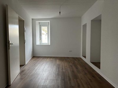 Modernisierte 2-Zimmerwohnung mit EBK in Hochstätten!