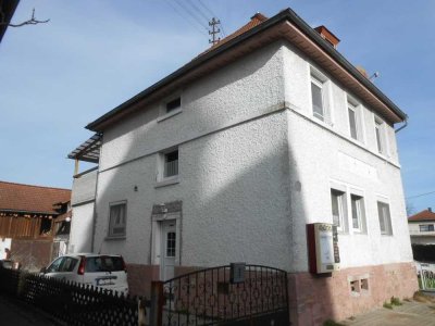 Freistehendes älteres Einfamilienhaus mit Scheune und  Hof