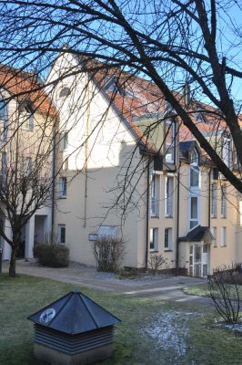 Provisionsfrei: 2,5-Zimmer-Galeriewohnung mit Balkon und EBK in Zorneding