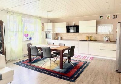 Seltene Gelegenheit: 3-Zimmer Wohnung im EG mit 2 Stellplätzen und Garage