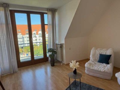 Helle 1-Zimmer-Dachgeschosswohnung mit Balkon & Tiefgarage im Universitätsviertel Augsburg