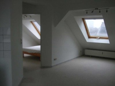 Provisionsfrei! Bo-West: App. im DG (re.) mit 2. Zimmer
