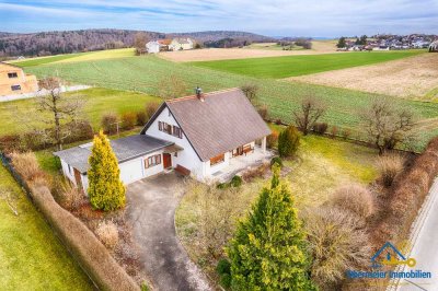 Idyllisches Einfamilienhaus auf großem Grundstück in ruhiger Lage