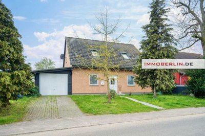 IMMOBERLIN.DE - Gepflegtes Einfamilienhaus mit Gartenidylle in ländlicher Ruhelage