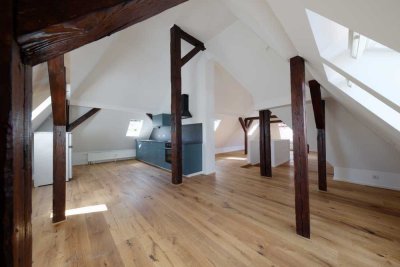 3 Zimmer DG-Maisonette in Denkmal direkt am Südheimer Platz !
