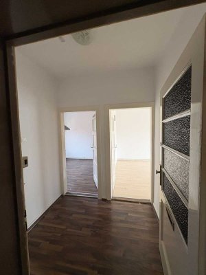 Sanierungsbedürftige 2-Zimmer-Wohnung in guter Lage