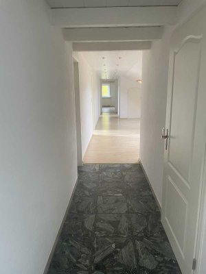 Dachgeschosswohnung 3 1/2 Zimmer in ruhiger Lage