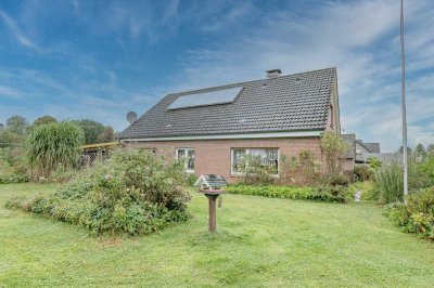Einfamilienhaus mit massig Platz! Solaranlage, Garage, Wintergarten und vieles mehr!