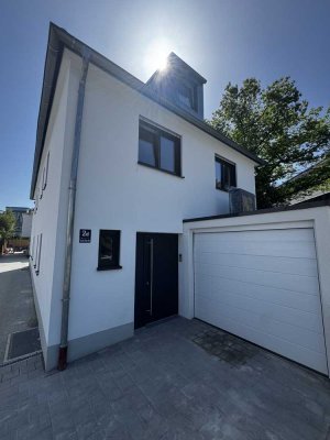EXKLUSIVES WOHNERLEBNIS: Hochwertige Doppelhaushälfte (Neubau) nahe Nymphenburg