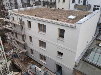 HOFGEBÄUDE : Neubau im Zentrum-Süd! 2-Zimmerwohnung im DG mit Balkon !