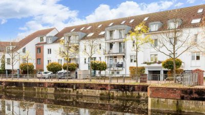 Leineinsel: Kompaktes Wohnjuwel am Wasser mit Loggia und KFZ-Stellplatz