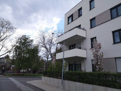 moderne 3 Zimmer Wohnung - ruhig gelegen mit Aufzug und Balkon ( incl. Autoabstellplatz)