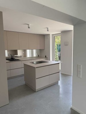 Erstbezug nach Sanierung mit EBK und Balkon: ansprechende 5-Zimmer-Wohnung in Stuttgart