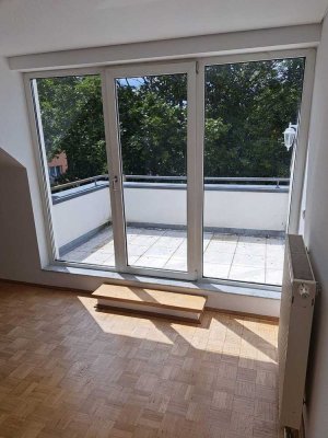 Möblierte 2-Zi.-Dachgeschosswohnung mit Terrasse