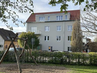 Neubau / Erstbezug: Helle 3 Zimmer Wohnung mit Balkon im Zentrum von Schwaigern