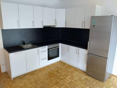 Ruhiger 2 ZIMMER-Neubau, neuwertige Einbauküche, größeres Bad mit Wanne und WC, nähe XXXLutz!