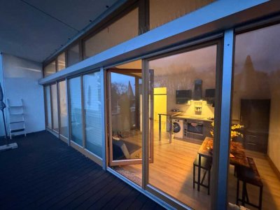 Helle 2-Zimmer Loft-Wohnung im 4. OG mit Balkon in Augsburg direkt am Roten Tor, teilmöbliert