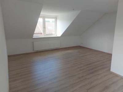 modernisierte 2-Zi.-DG-Wohnung (ca. 62,45 m²) mit neuer Einbauküche in der Ratzeburger Vorstadt frei