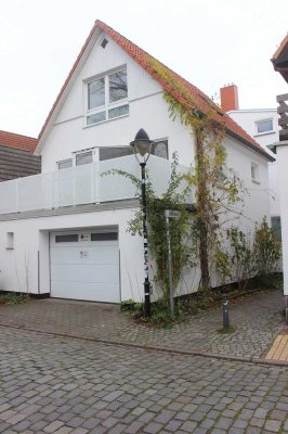 Kapitänshaus in zweiter Reihe in Warnemünde mit Dachterrasse und Garage