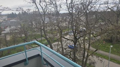 Helle 4-Zimmer-Wohnung mit 2 Balkonen in Karlsruhe