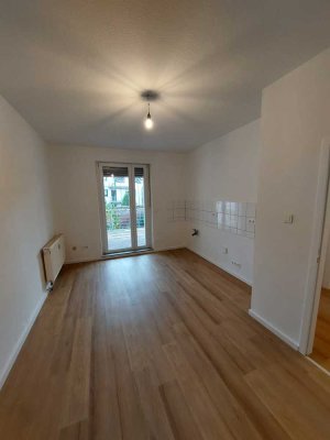 Renovierte 3 Zimmer Wohnung mit 2 Badezimmern und großer Terrasse