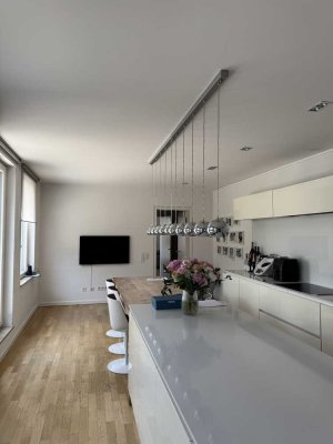 Klimatisierte, exklusive 5-Zimmer-Penthouse-Wohnung mit lux. Innenausstattung mit EBK
