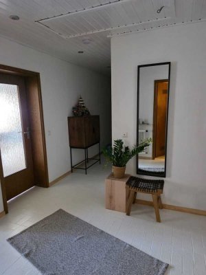 Schöne, helle, geräumige 3 Zimmer, ca. 100 qm, Balkon