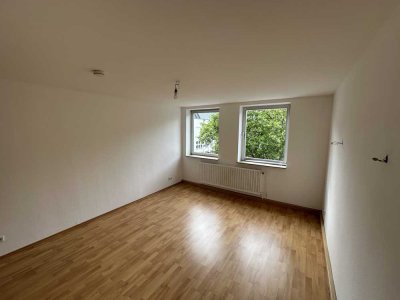 Helle 3 Zimmer Wohnung,  Aschaffenburg Stadtmitte, renoviert, Balkon, mit Blick auf die Stadthalle
