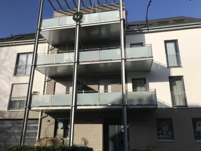 Kleine Wohngemeinschaft sucht neuen Mieter für eine vier Zimmerwohnung