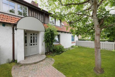 Schöne und neuwertige 4-Zimmer-DG-Wohnung mit gehobener Innenausstattung mit EBK in Geesthacht