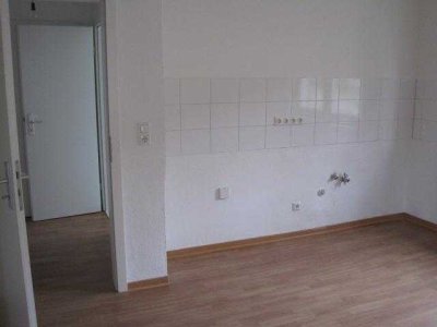 Komplett  renovierte 3-Zimmer -Wohnung mit großer Küche