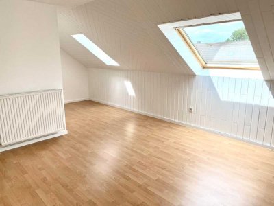 Charmante 2-Zimmer-Dachgeschosswohnung mit Balkon und Stellplatz – frisch renoviert!