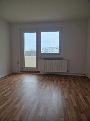 Schöne 3 - Raumwohnung mit Balkon Sachsenallee 84 sofort verfügbar!