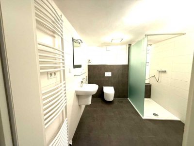 Heimaterde: Stilvolle 4,5-Raum-Souterrain-Wohnung mit Wintergarten und gr. Terrasse
