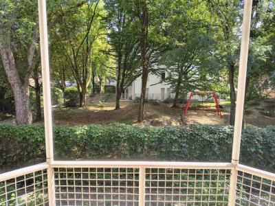 Freundliche Wohnung in einem Vierfamilienhaus mit drei Balkonen