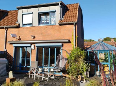 Lichtdurchflutetes Reihenendhaus im modernen Landhausstil