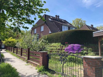 Doppelhaushälfte mit Pool, Garage & Carport in Potsdam-Eiche