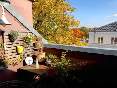 Wohnen über den Dächern: Helle 2-Zimmer-Wohnung mit Terrasse