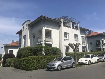Schicke Wohnung mit kleiner, sonniger Terrasse und TG-Stellplatz  in ruhiger, grüner Wohnanlage