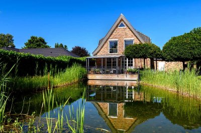 Anfragestopp! HAUS AM SEE FEELING! - Hochwertiges Familiendomizil mit Schwimmteich