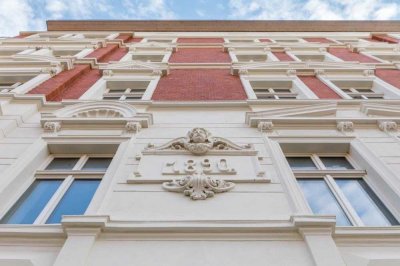 freie 3 Zimmer mit Balkon in sanierter Altbauperle