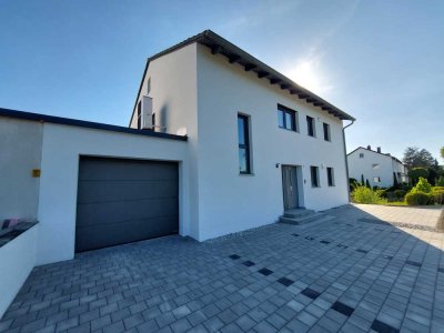 Ein Haus, drei Wohnungen, unzählige Möglichkeiten – Ihr Familienglück in Sonnenlage!