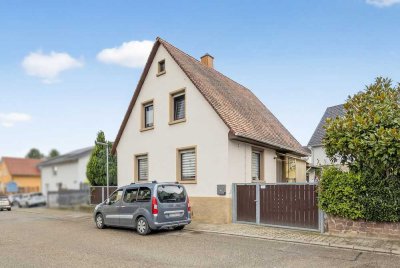 Kapitalanlage in ruhiger Wohngegend: Vermietetes Einfamilienhaus mit Garten in Jöhlingen