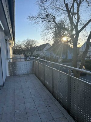 Schöne helle 3 Zimmer Wohnung mit Balkon in Neu-Isenburg