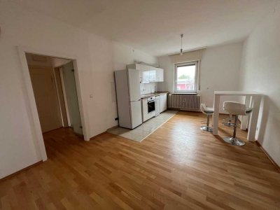 WG geeignet! 2 geräumige Zimmer mit extra großer Wohnküche in Frankfurt