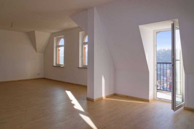 Südbalkon mit Panoramablick - Erstbezug nach energetischer Sanierung