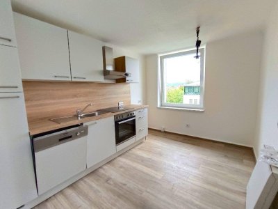 ANLEGER AUFGEPASST! Vermietet! Komplett modernisierte 3 Zimmer-Wohnung.