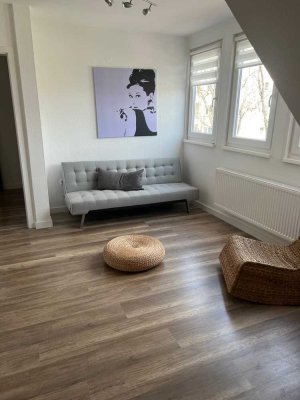 Geschmackvolle, gepflegte, möbilierte Single 2-Raum-DG-Wohnung in Offenbach am Main