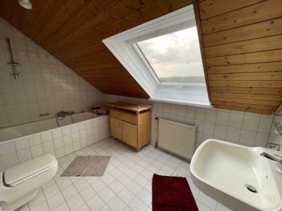 Ansprechende und gepflegte 2,5-Zimmer Dach-Wohnung in Sinsheim- Ortsteil
