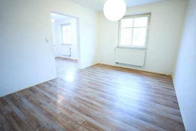 Zweifamilienhaus mit Potenzial – zentrale Lage & Scheune inklusive